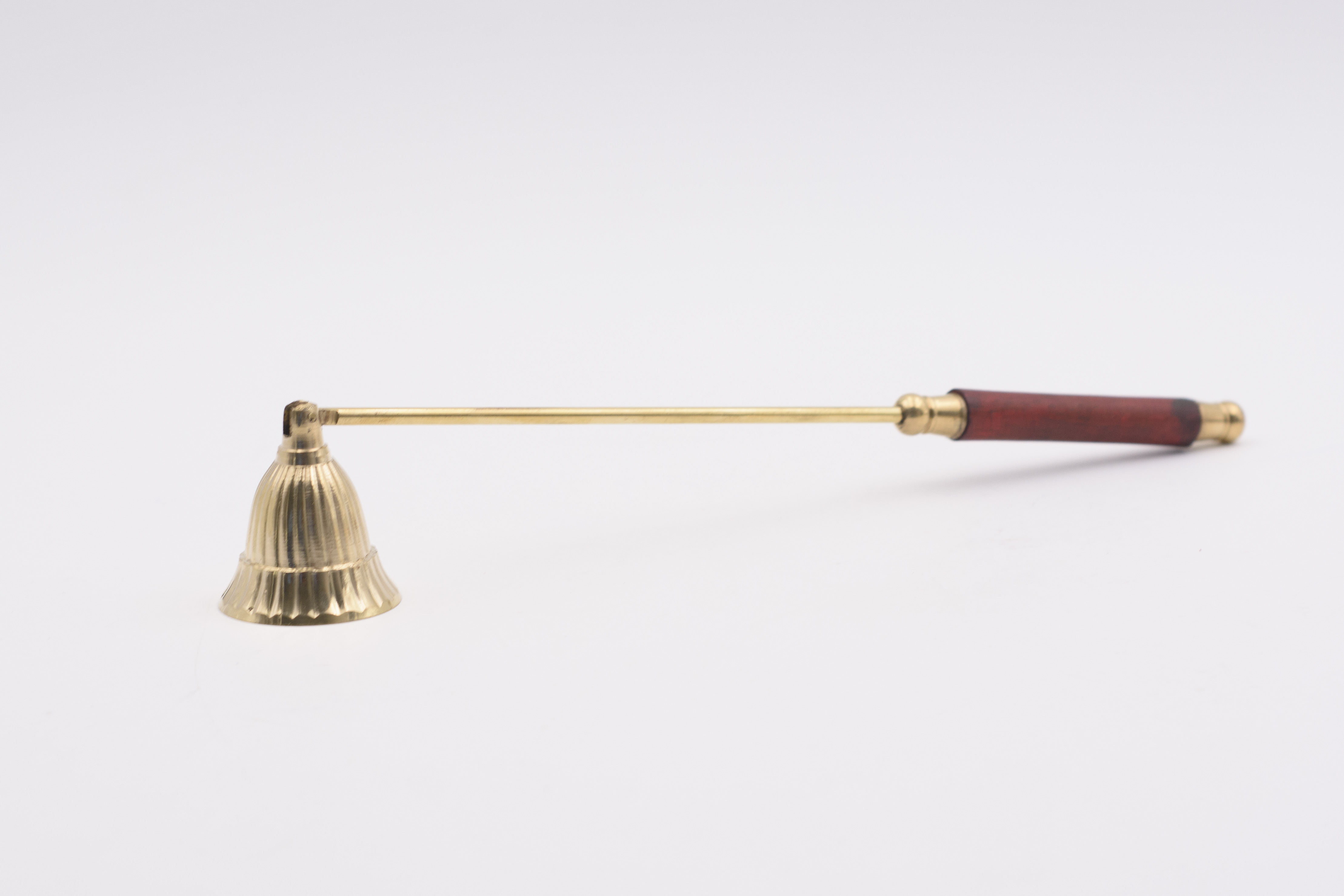 Apagavelas de metal y madera varias rayas