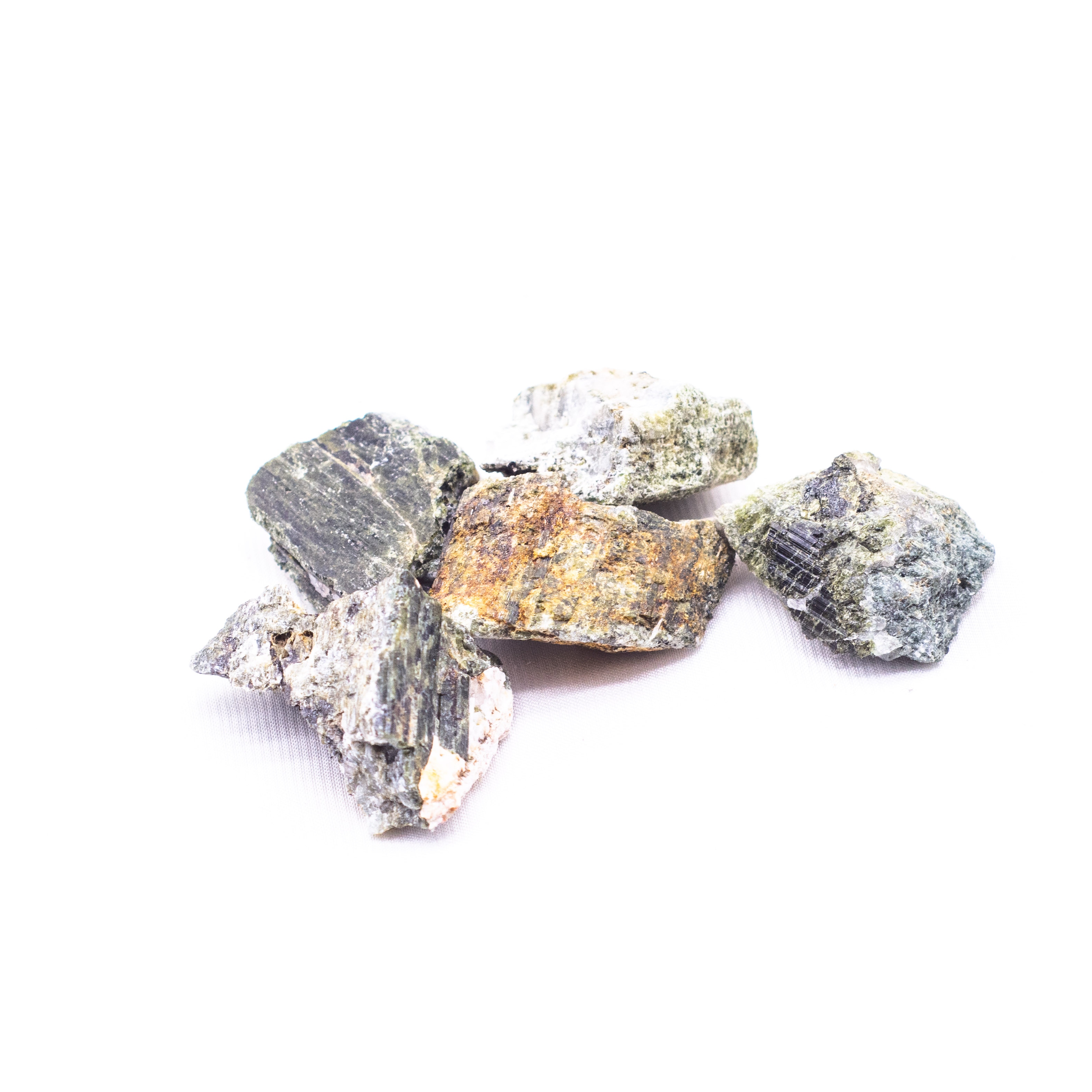 Turmalina verde en bruto